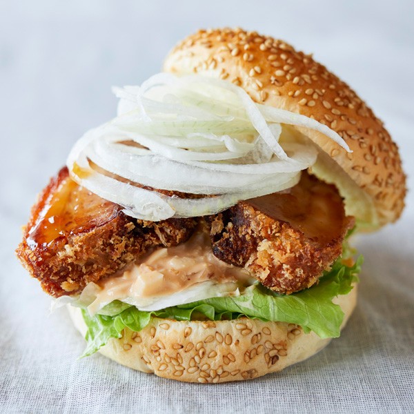 あわじ島玉ねぎたっぷり厚切りチャーカツバーガー